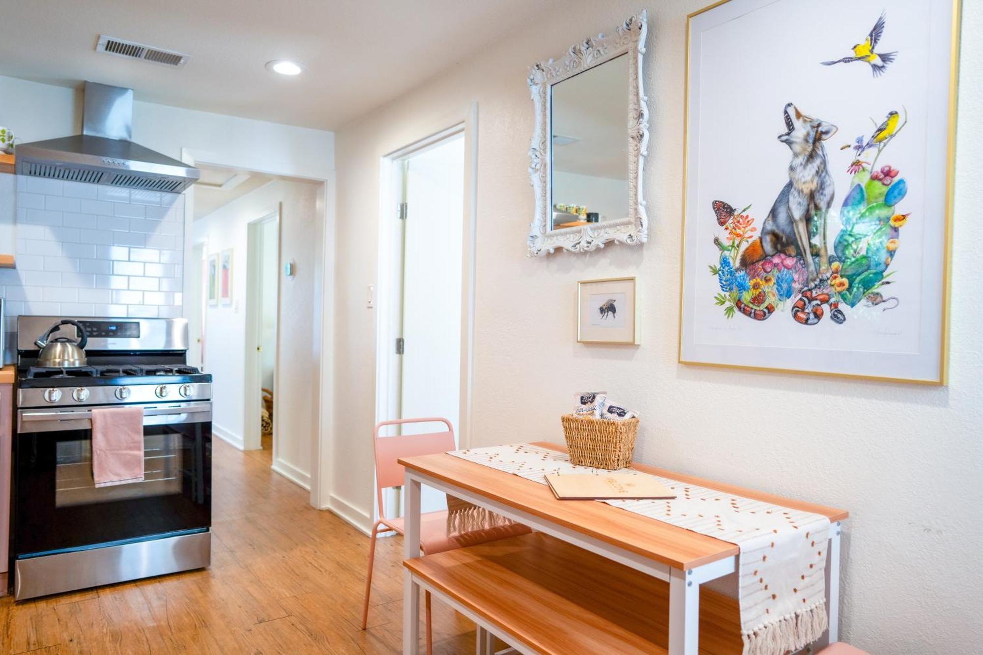 Stylish, Artsy Bungalow Central Eastside Austin Exterior foto
