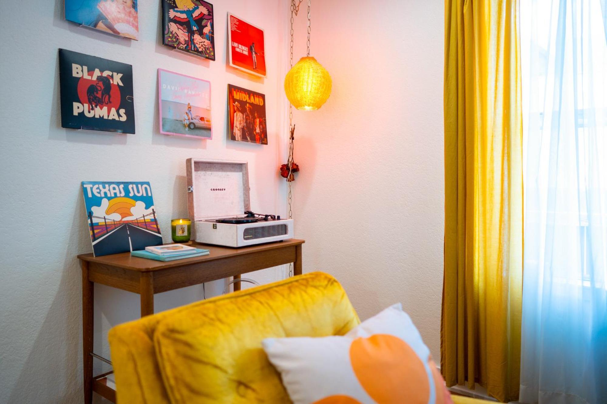 Stylish, Artsy Bungalow Central Eastside Austin Exterior foto