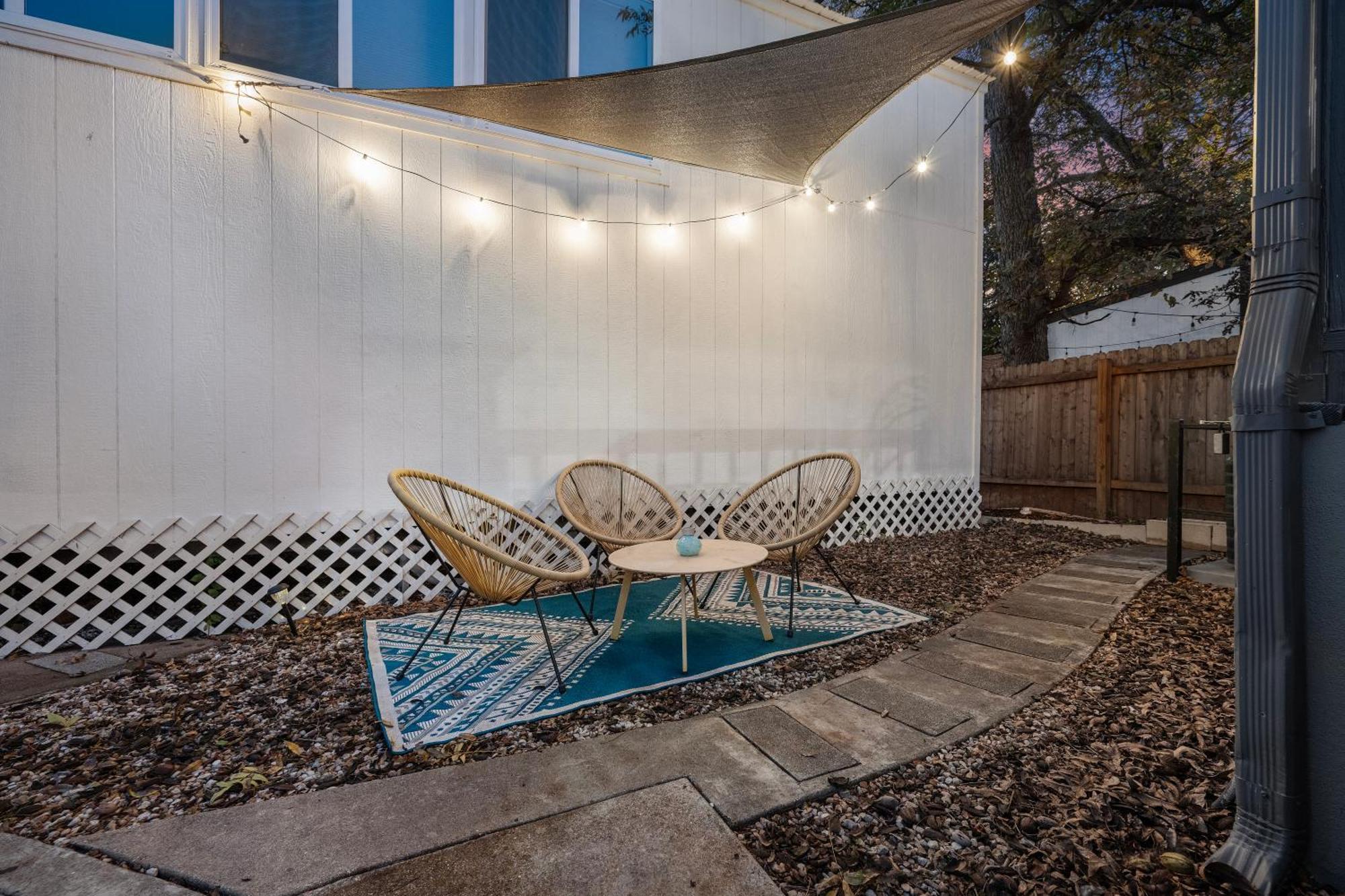 Stylish, Artsy Bungalow Central Eastside Austin Exterior foto
