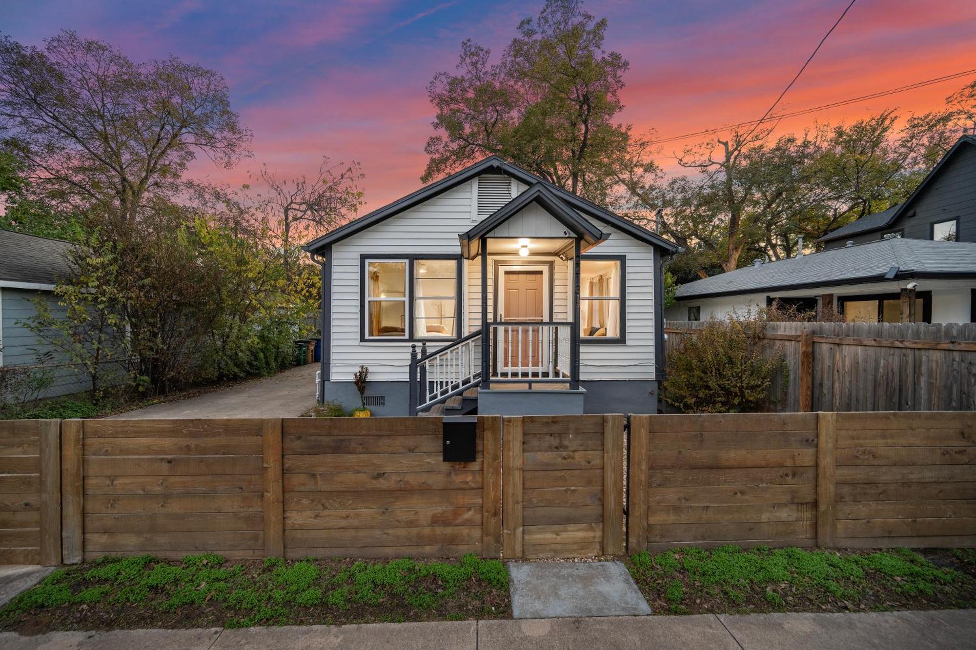 Stylish, Artsy Bungalow Central Eastside Austin Exterior foto